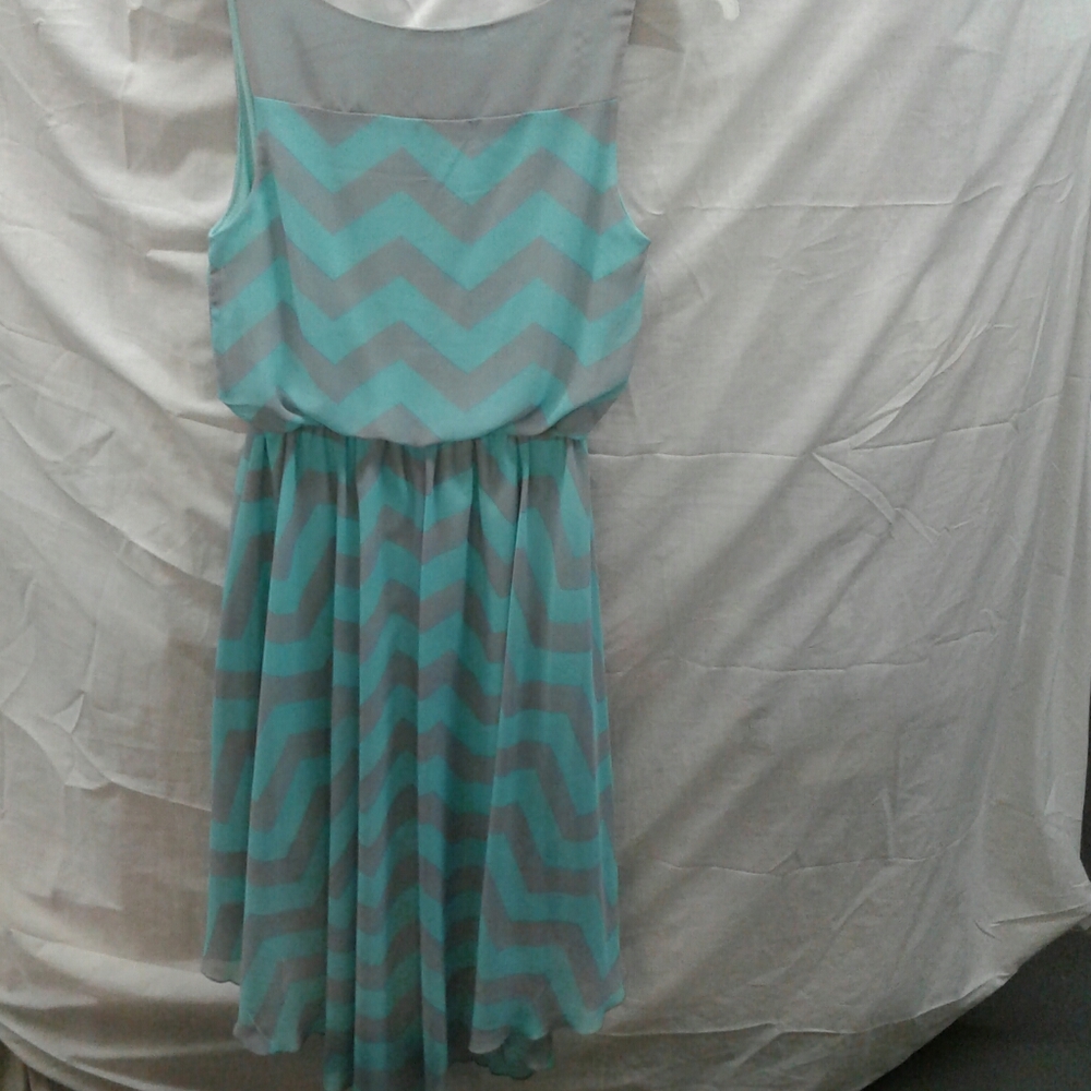 Dress - Picture 3 of 3